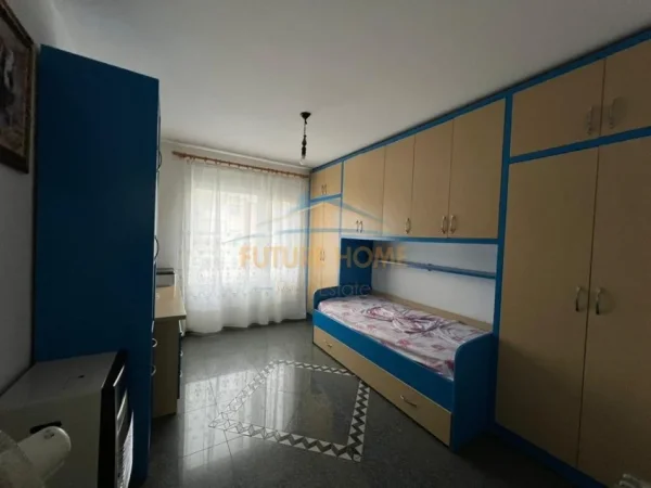 Tirane, jepet me qera apartament 2+1+Ballkon Kati 6, 120 m² 600 € (Laprake, Tiranë.)