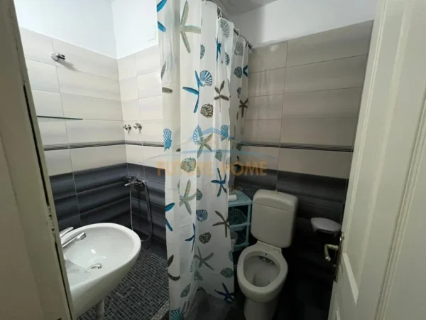 Tirane, jepet me qera apartament 2+1+Ballkon Kati 6, 120 m² 600 € (Laprake, Tiranë.)