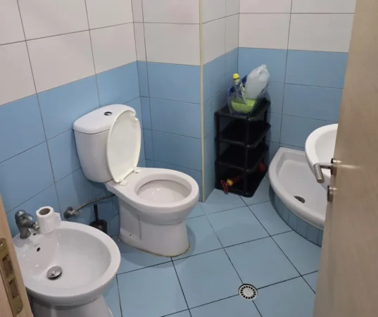 Tirane, jepet me qera apartament 1+1+Ballkon Kati 7, 70 m² 450 € 