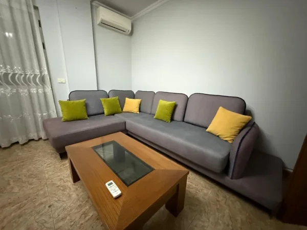 Tirane, jepet me qera apartament 2+1 Kati 6, 100 m² 600 € (Komuna e Parisit)