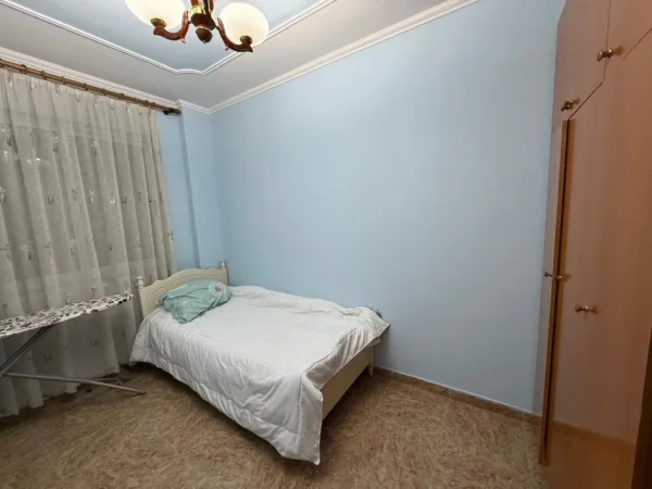Tirane, jepet me qera apartament 2+1 Kati 6, 100 m² 600 € (Komuna e Parisit)