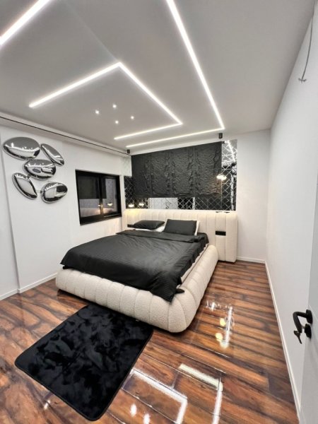 Tirane, jepet me qera apartament 2+1+Ballkon Kati 6, 120 m² 2.500 € (Zogu I Zi)