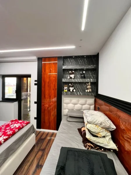 Tirane, jepet me qera apartament 2+1+Ballkon Kati 6, 120 m² 2000 € (Zogu I Zi)