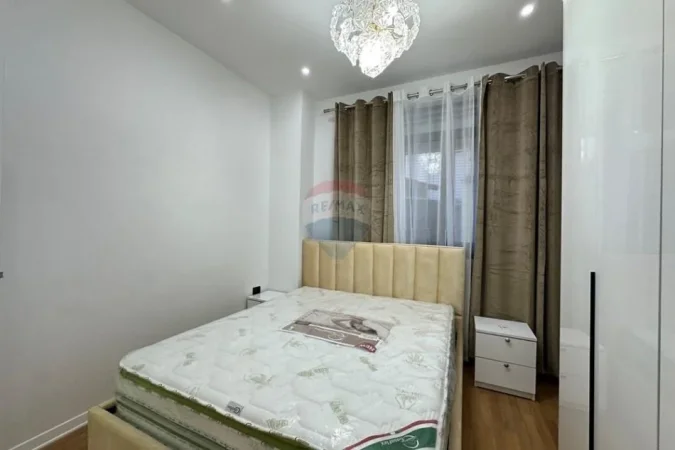 Tirane, jepet me qera apartament 1+1 , 66 m² 750 € (9 Katëshet)