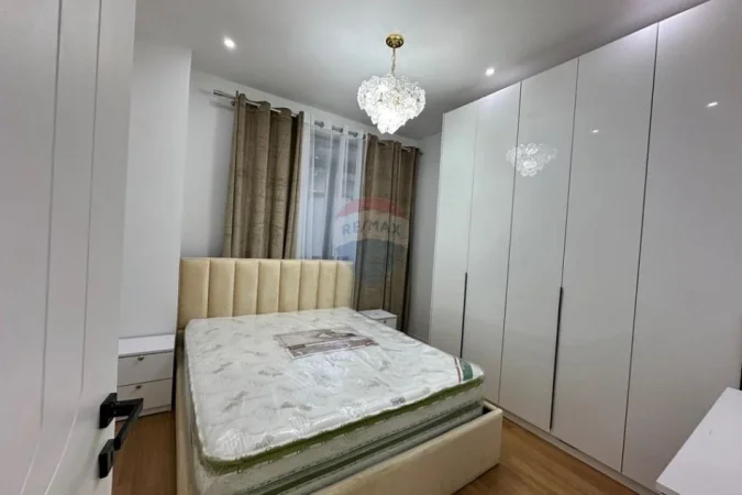 Tirane, jepet me qera apartament 1+1 , 66 m² 750 € (9 Katëshet)