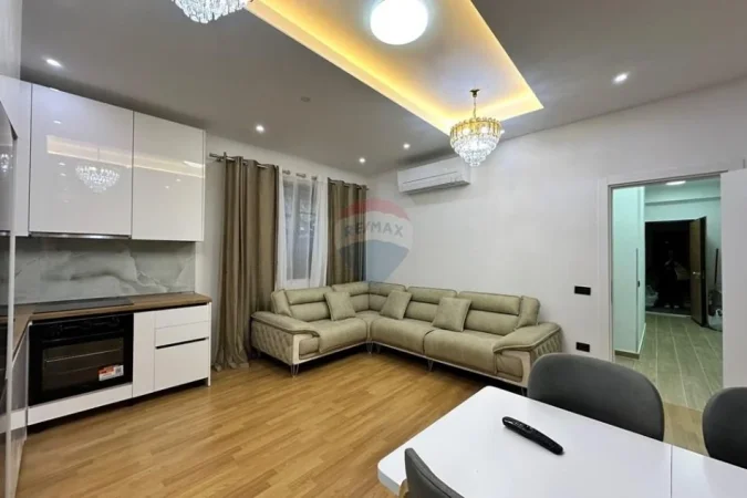 Tirane, jepet me qera apartament 1+1 , 66 m² 750 € (9 Katëshet)