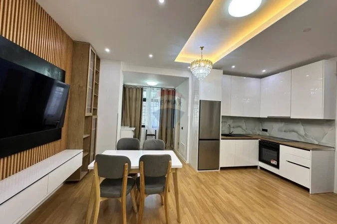 Tirane, jepet me qera apartament 1+1 , 66 m² 750 € (9 Katëshet)