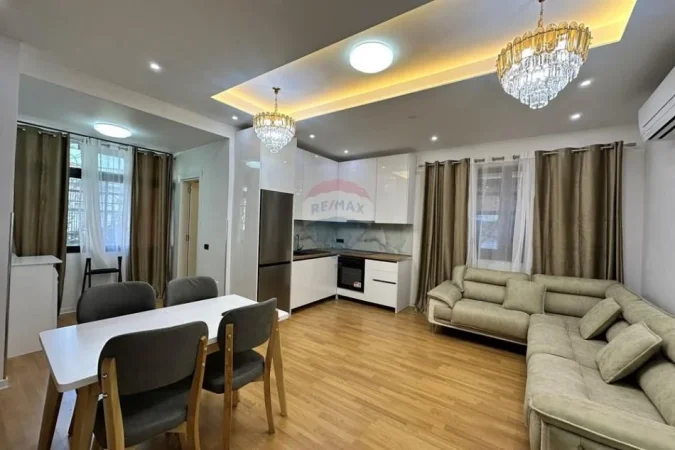 Tirane, jepet me qera apartament 1+1 , 66 m² 750 € (9 Katëshet)