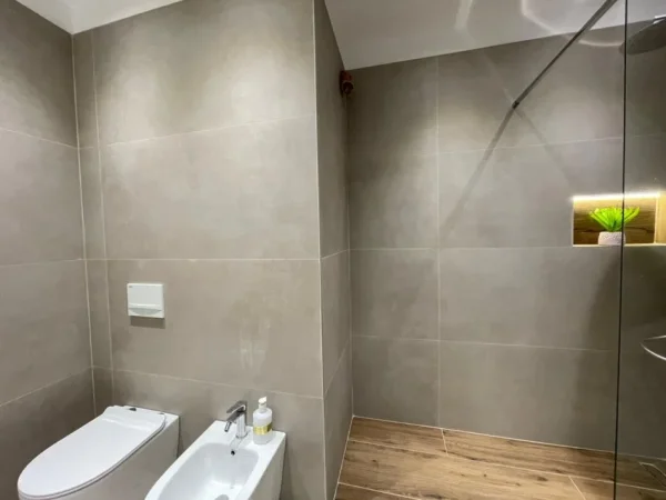 Tirane, shitet apartament 2+1 Kati 8, 116 m² (Zogu i Zi)