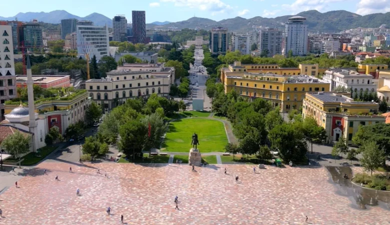 Tirane, jepet me qera dyqan Kati 0, 189 m² 5.700 € (SHESHI SKENDERBEJ)