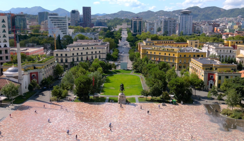 Tirane, jepet me qera dyqan Kati 0, 189 m² 5.700 € (SHESHI SKENDERBEJ)