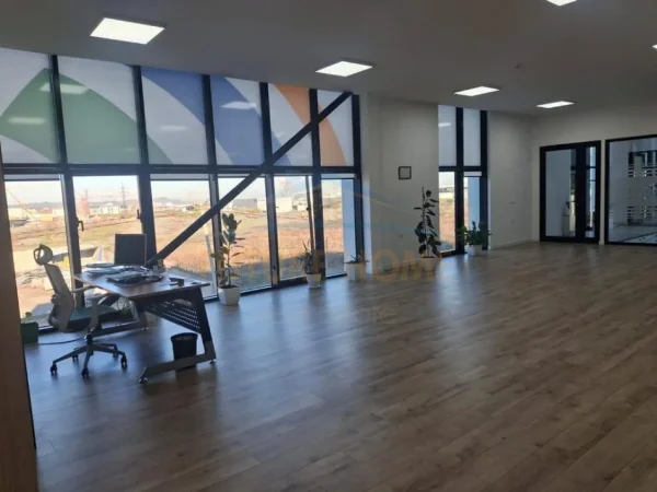 Tirane, jepet me qera zyre Kati 1, 200 m² 1.150 € (KASHAR)