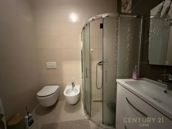 Tirane, jepet me qera apartament 2+1+Ballkon Kati 4, 90 m² 800 € (rruga e kosovareve)