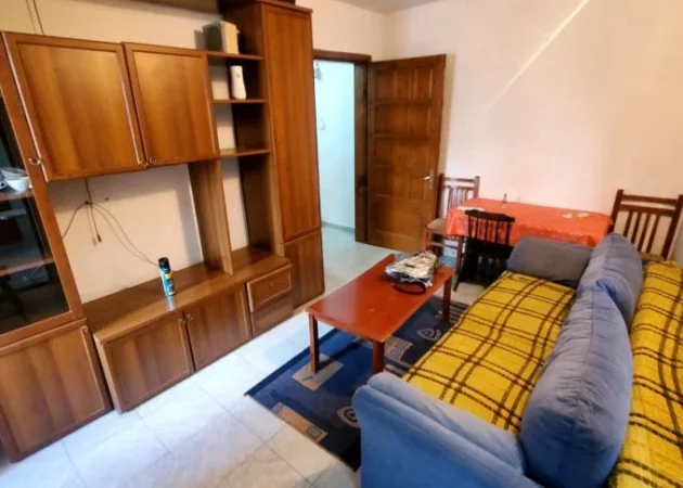 Tirane, jepet me qera apartament 1+1 Kati 3, 400 € (rruga e dibres)