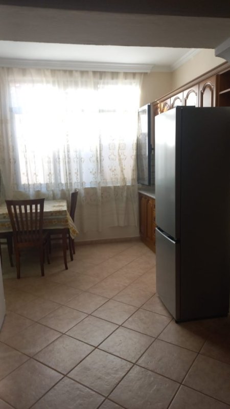 Tirane, jepet me qera apartament 1+1 Kati 1, 65 m² 600 € (PAZARI I RI)