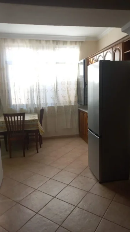 Tirane, jepet me qera apartament 1+1 Kati 1, 65 m² 600 € (PAZARI I RI)