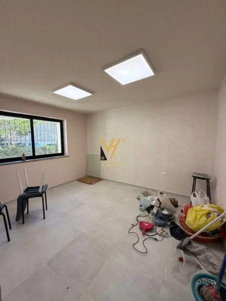 Tirane, jepet me qera zyre Kati 0, 40 m² 450 € (MOZAIKU I TIRANES)