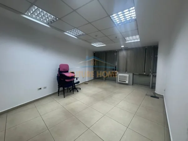 Tirane, jepet me qera zyre Kati 7, 202 m² 2.200 € (SELVIA)
