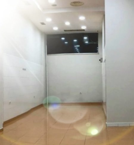 Tirane, jap me qera dyqan Kati 0, 58 m² 70.000 Leke (Dibres)