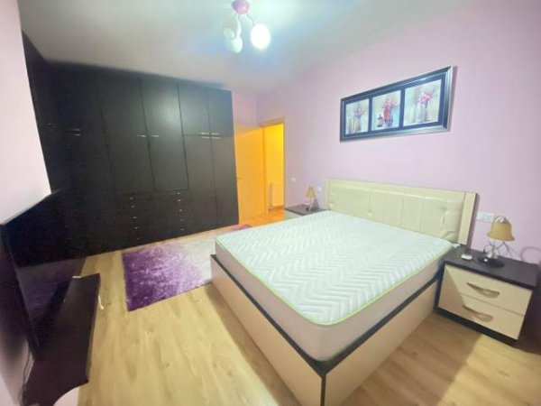 Tirane, jap me qera apartament 1+1+BLK 80 m² 500 Euro