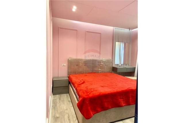 Tirane, jepet me qera apartament 750 Euro