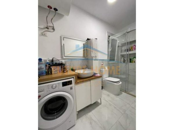 Tirane, jap me qera 2+1 Kati 1, 72 m² 400 Euro