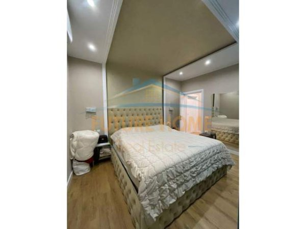 Tirane, jap me qera 2+1 Kati 1, 72 m² 400 Euro