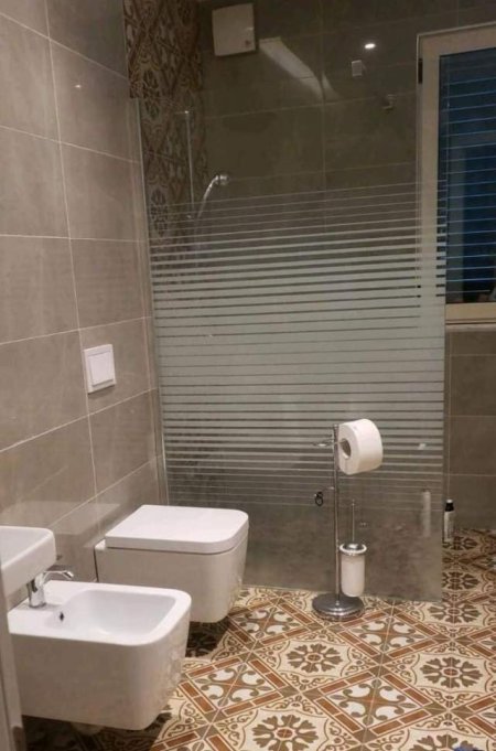 Tirane, jap me qera Vile 3+1+A Kati 2, 158 m² 800 Euro (Mihal grameno)