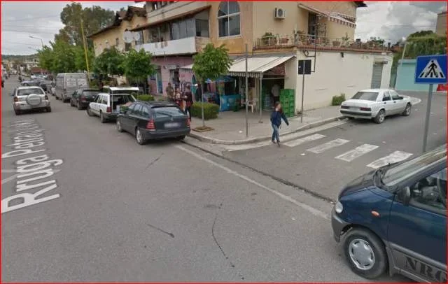 Tirane, Kombinat Jepet me qera biznesi Market