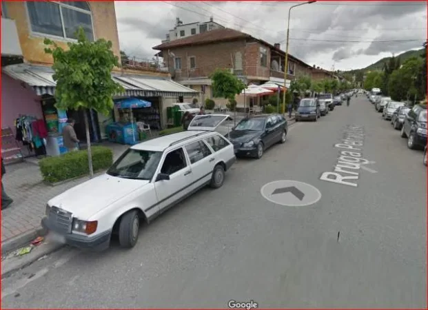 Tirane, Kombinat Jepet me qera biznesi Market