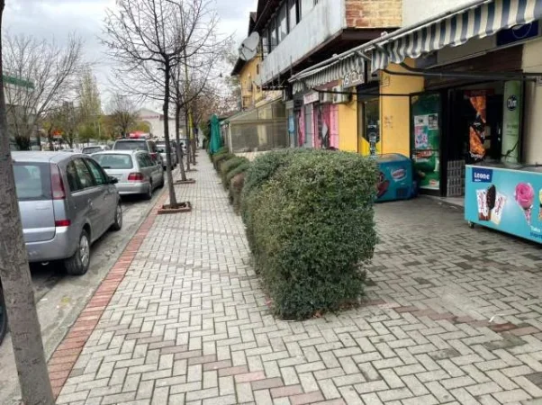 Tirane, Kombinat Jepet me qera biznesi Market