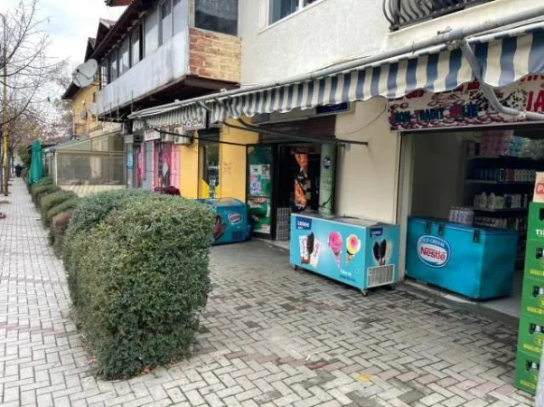 Tirane, Kombinat Jepet me qera biznesi Market