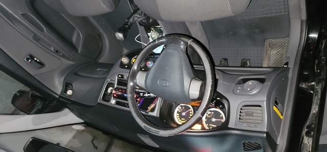 Tirane, shitet makine Kia Rio Viti 2006, 2500 Euro ose nderrim