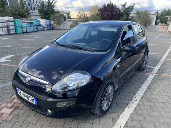 Tirane, jap me qera makine Fiat Modele te ndryshme Viti 2019, 15 Euro