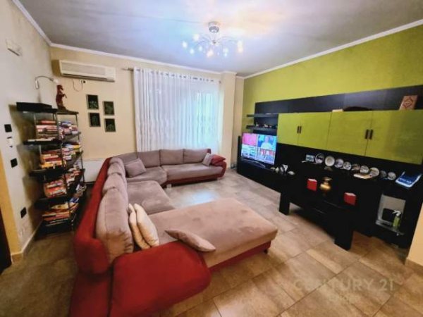 Tirane, jap me qera Vile 5+1 Kati 3, 320 m² 1.600 Euro (shkolla e baletit)