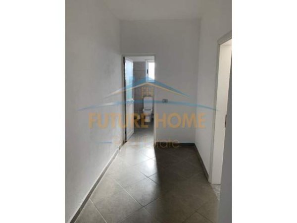 Tirane, shes apartament 2+1 Kati 3, 74 m² 55.000 Euro (Laprake)