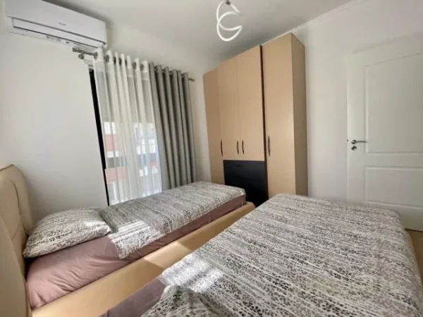 Tirane, jepet me qera apartament 2+1+A+BLK Kati 4, 91 m² 1.000 Euro (ISH BLLOKU)
