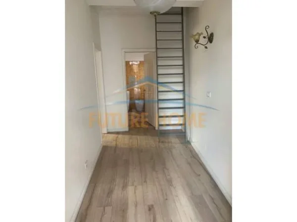 Tirane, jap me qera ambjent biznesi Kati 2, 105 m² 500 Euro (Rruga e Kavajes)