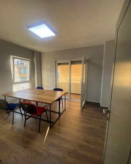 Tirane, jap me qera apartament - Super Apartament 2+1 me qira prane 21- Dhjetorit