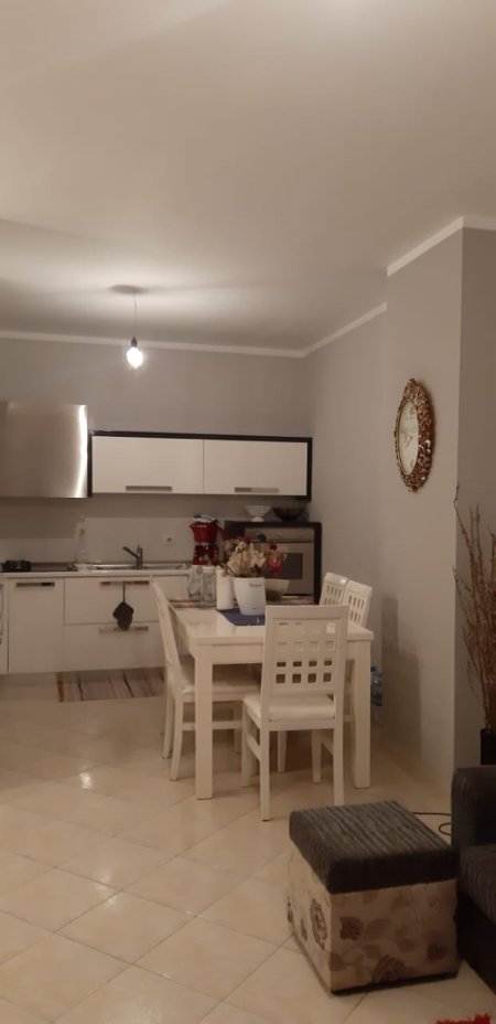 Tirane, shitet apartament 1+1+BLK Kati 6, 70 m² 68.000 Euro (Kthesa e Kamzes pallatet e verdha)