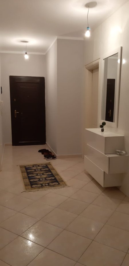 Tirane, shitet apartament 1+1+BLK Kati 6, 70 m² 68.000 Euro (Kthesa e Kamzes pallatet e verdha)