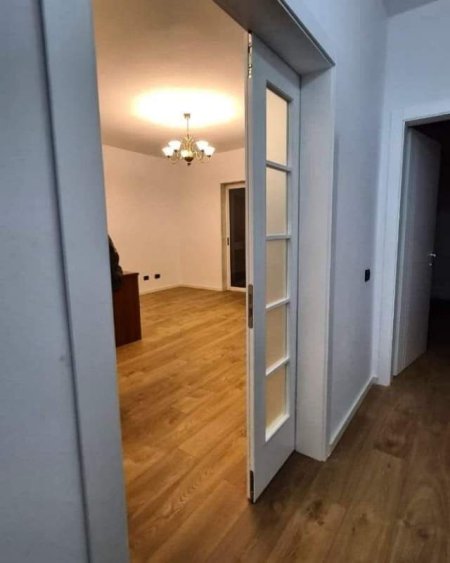 Tirane, jap me qera ambjent biznesi Kati 2, 130 m² 800 Euro
