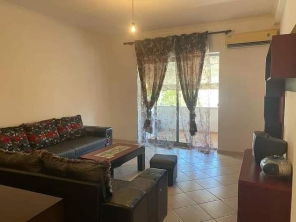 Tirane, jap me qera apartament 2+1 Kati 2, 320 Euro