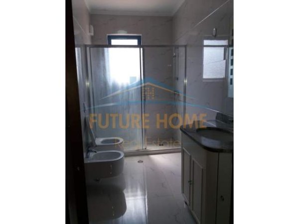 Tirane, jap me qera apartament 2+1+BLK Kati 7, 117 m² 750 Euro (Rruga Vaso Pasha)