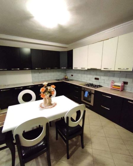 Tirane, jap me qera apartament 2+1 Kati 2, 440 Euro