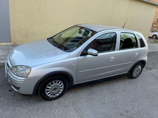 Tirane, shes makine Opel corsa Viti 2006, 2.500 Euro