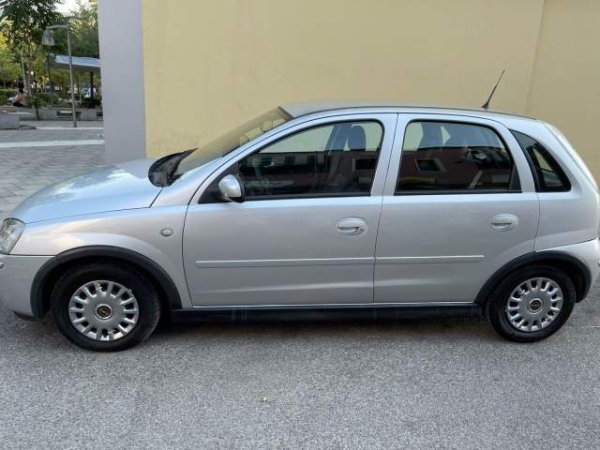 Tirane, shes makine Opel corsa Viti 2006, 2.500 Euro