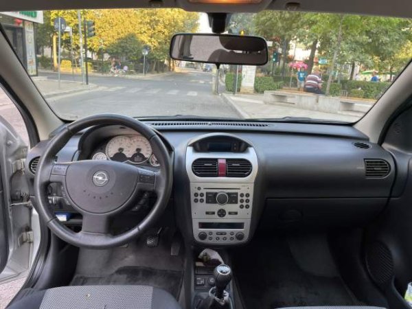 Tirane, shes makine Opel corsa Viti 2006, 2.500 Euro