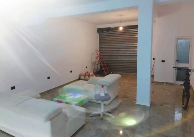 Tirane, jap me qera dyqan Kati 0, 50 m² 500 Euro (George Bush)