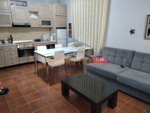Tirane, jap me qera shtepi 4+1+A+BLK Kati 1, 158 m² 1.000 Euro (21 dhjetori)